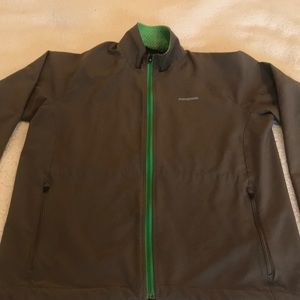 Patagonia men’s light weight jacket  size small